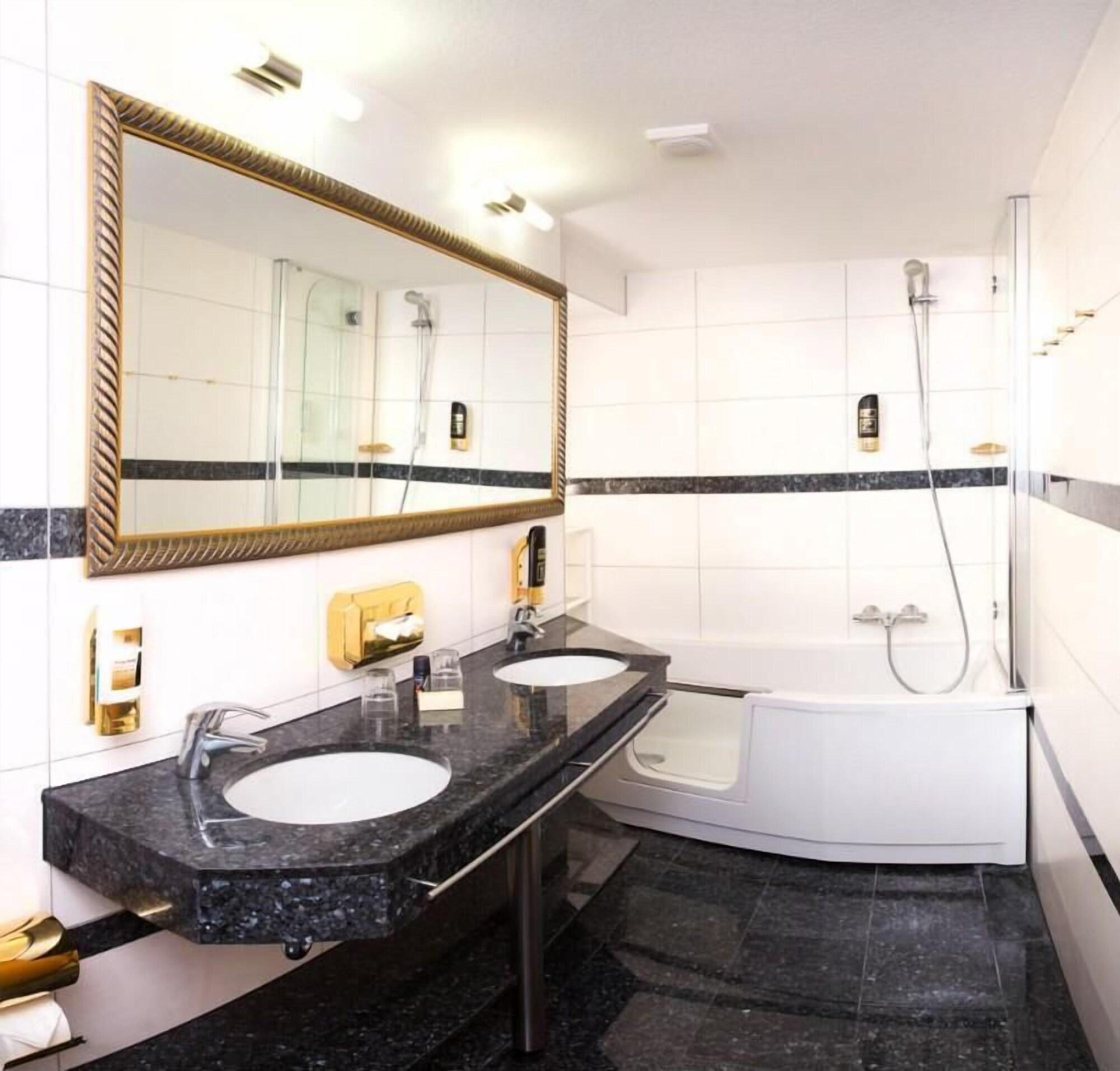 City Partner Hotel Alter Speicher Висмар Экстерьер фото